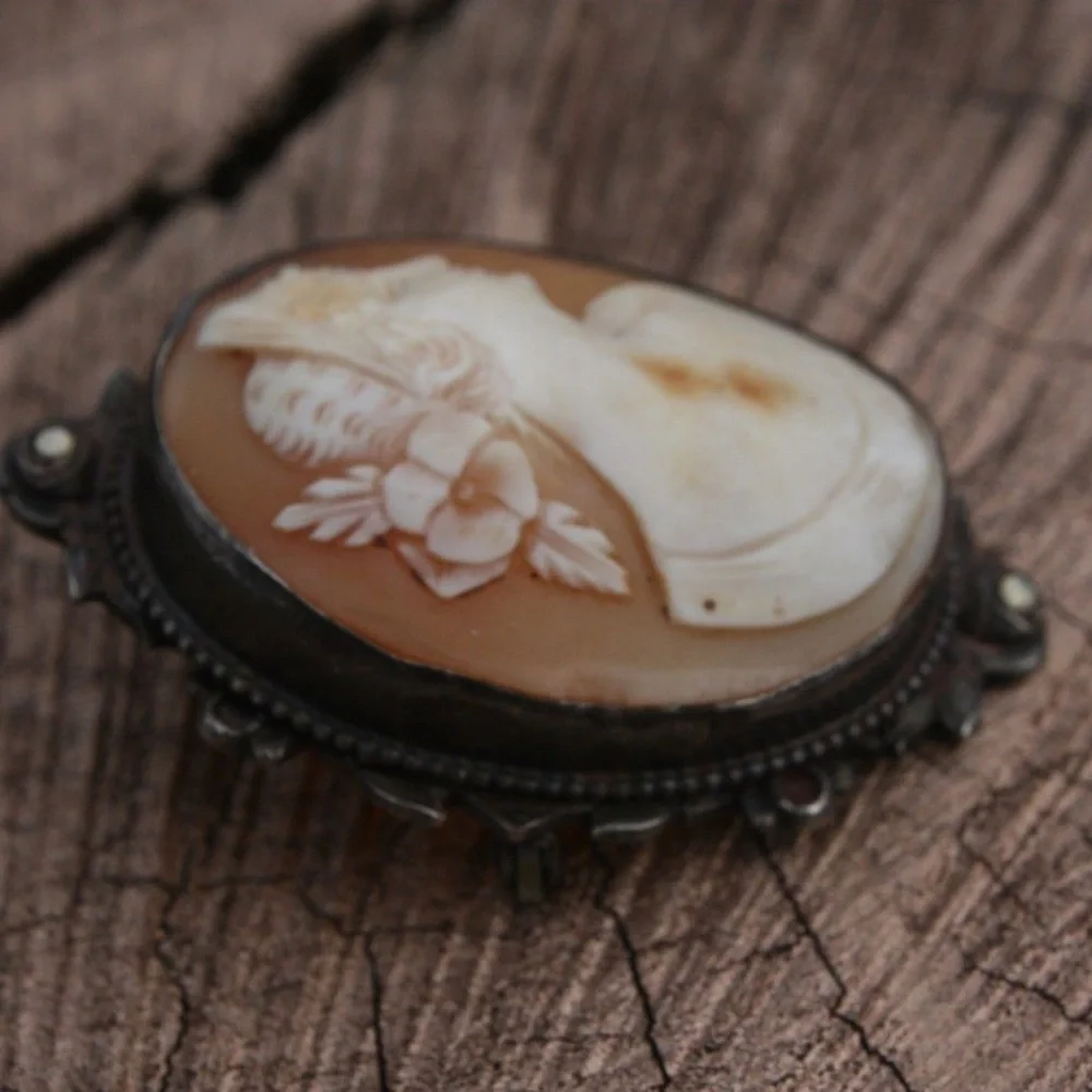 Fine Antique Victorian Shell Cameo Brooch Silver